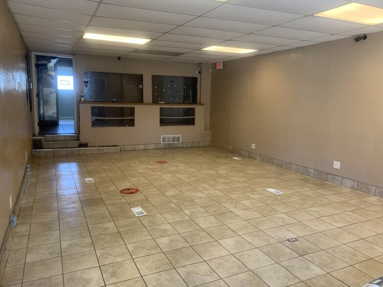 908 Raymond St, Akron, OH à vendre - Photo de l’immeuble – Image 2 sur 2