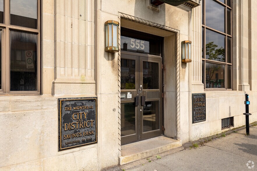 555 Rue Jean-Talon O, Montréal, QC à louer - Photo de l’immeuble – Image 3 sur 4