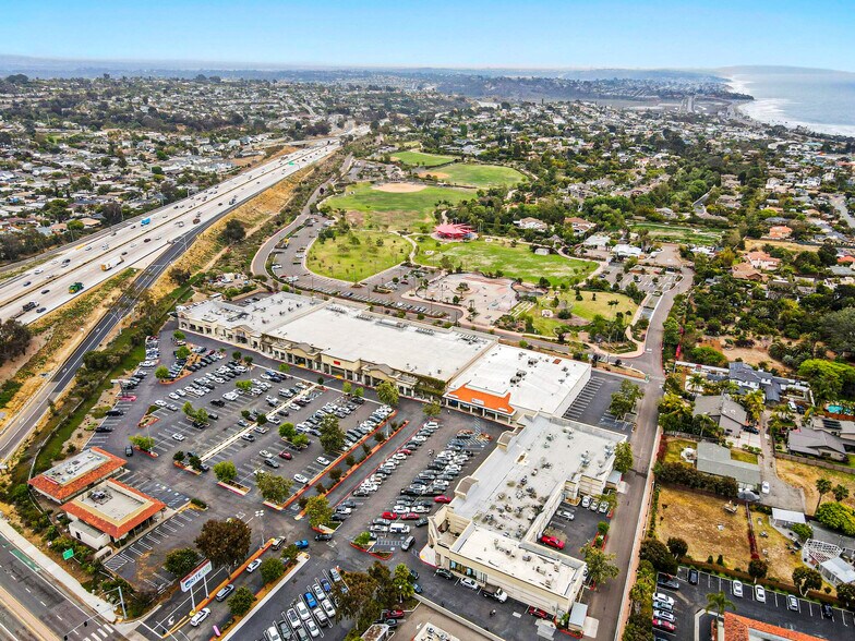 415-455 Santa Fe Dr, Encinitas, CA à louer - Aérien – Image 3 sur 4