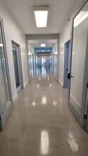 25 SE 2nd Ave, Miami, FL à louer - Vidéo sur l’annonce professionnelle 