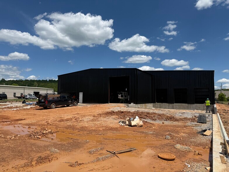595 Kawneer dr, Springdale, AR à louer - Photo principale – Image 1 sur 14