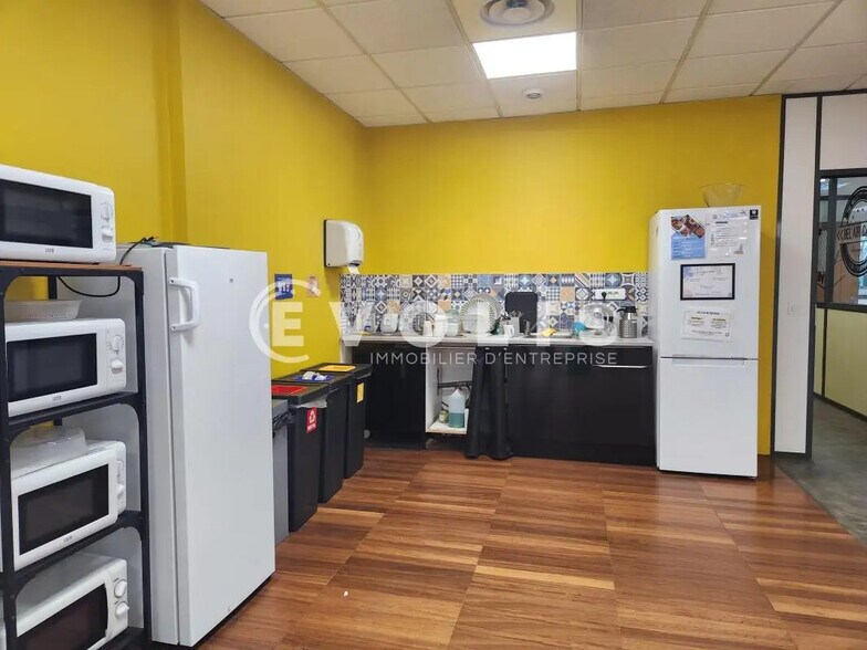 Bureau dans Villeurbanne à louer - Photo de l’immeuble – Image 3 sur 12