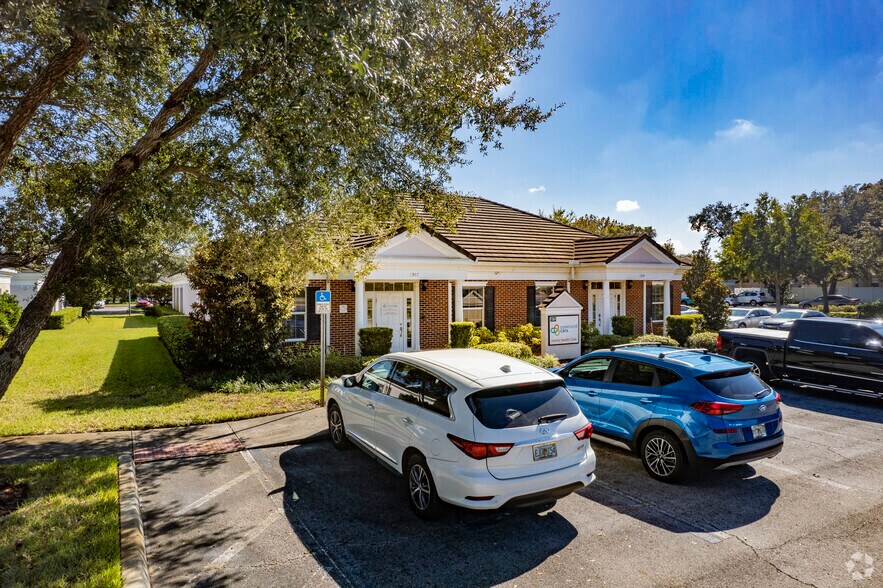 1307-1309 Providence Rd, Brandon, FL à louer - Photo de l’immeuble – Image 2 sur 11