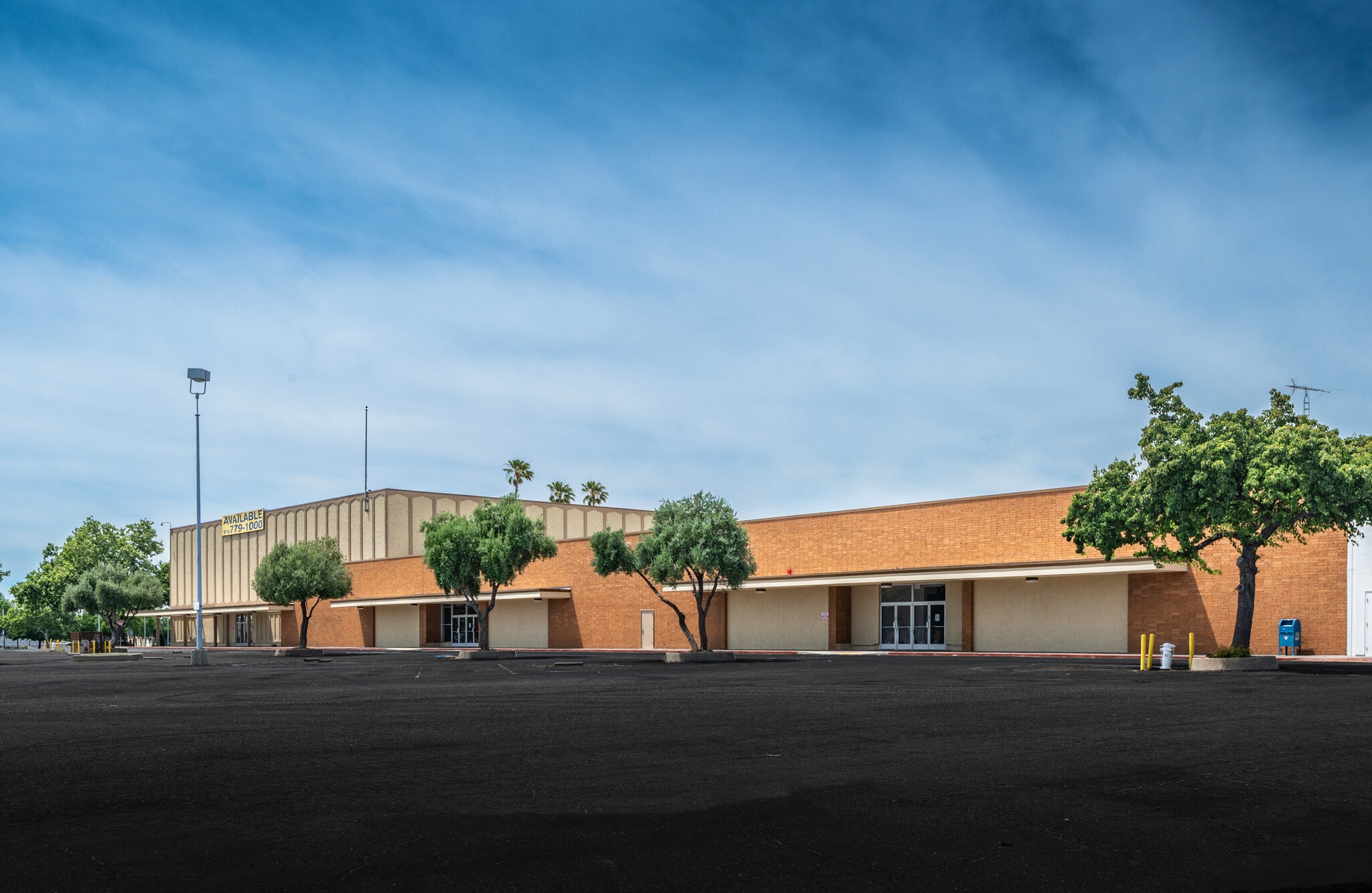 5901 Florin Rd, Sacramento, CA à louer Photo principale– Image 1 sur 6