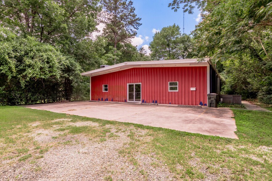 614 Highway 190, Huntsville, TX à vendre - Photo de l’immeuble – Image 1 sur 13