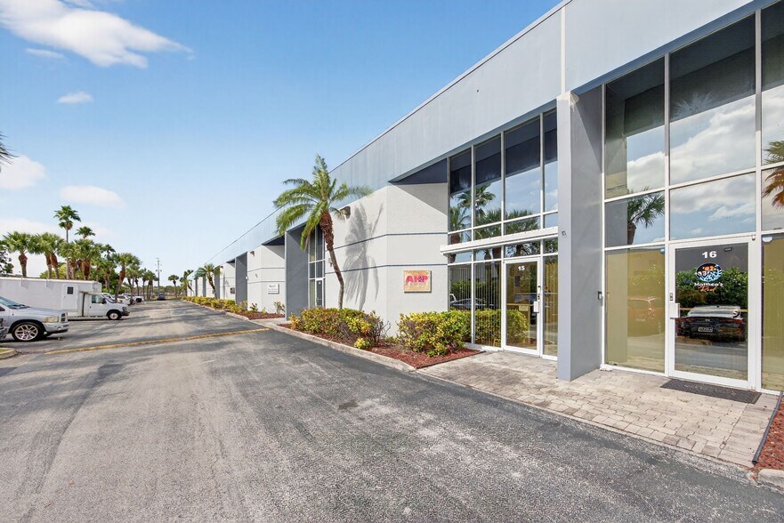 16155 W 117th Ave, Miami, FL à vendre - Photo de l’immeuble – Image 2 sur 15