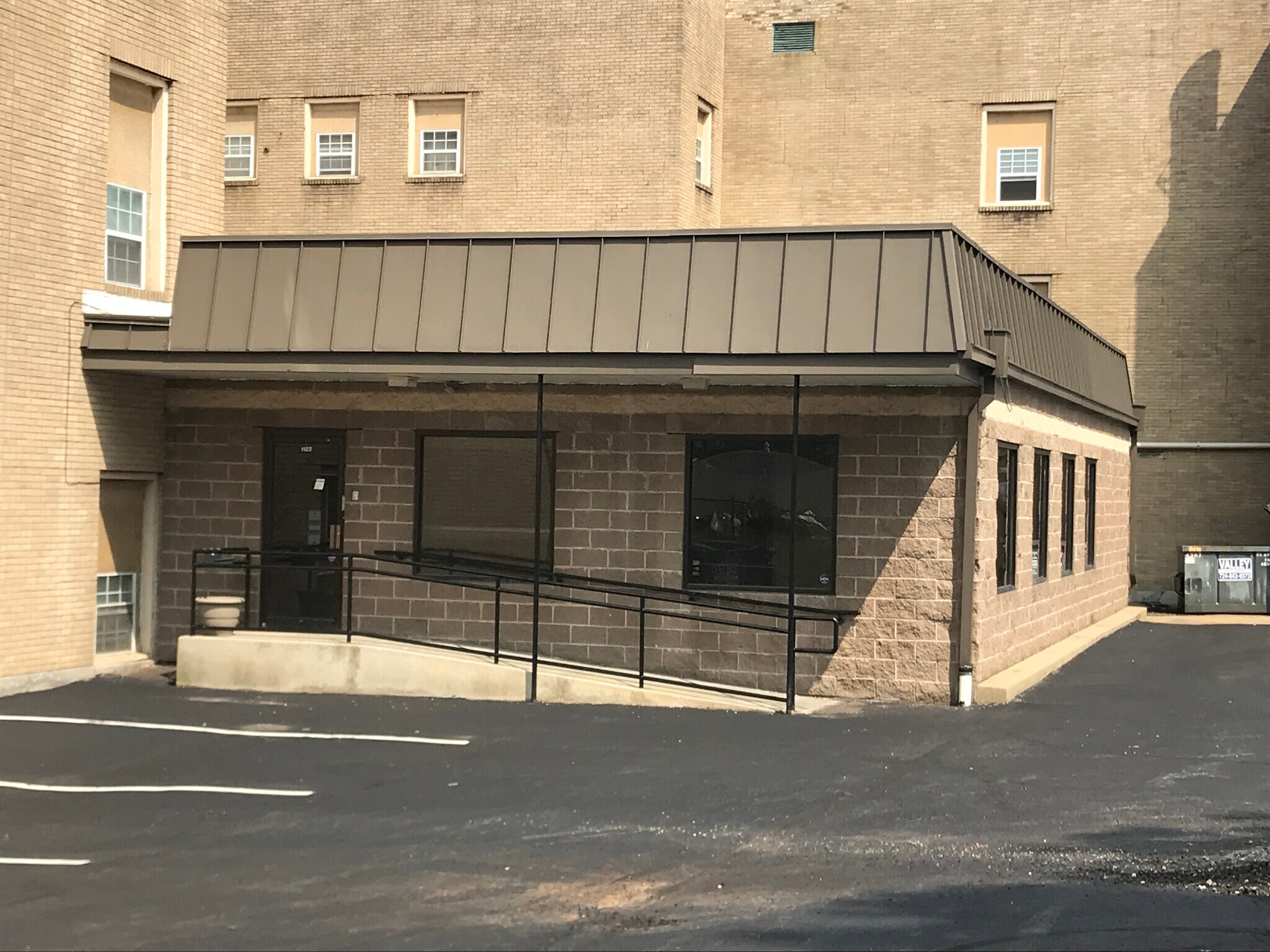 1123 Vance Ave, Coraopolis, PA à louer Photo de l’immeuble– Image 1 sur 5