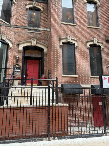 16 W Ontario St, Chicago, IL à louer - Photo de l’immeuble – Image 2 sur 24