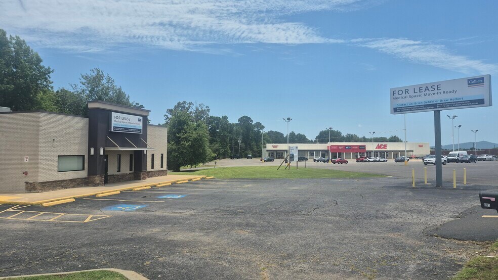 201 Airport Rd, Hot Springs, AR à louer - Photo de l’immeuble – Image 1 sur 3