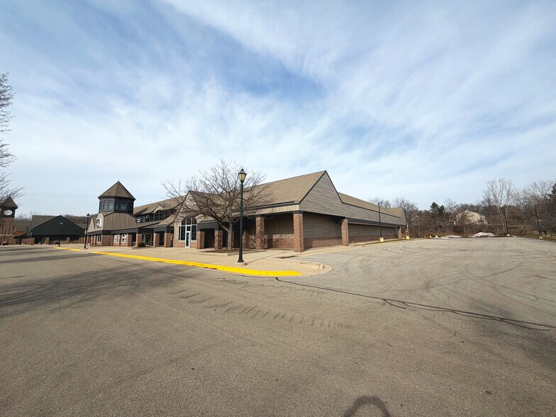 6761-6771 Cascade Rd SE, Grand Rapids, MI à louer - Photo de l’immeuble – Image 3 sur 7