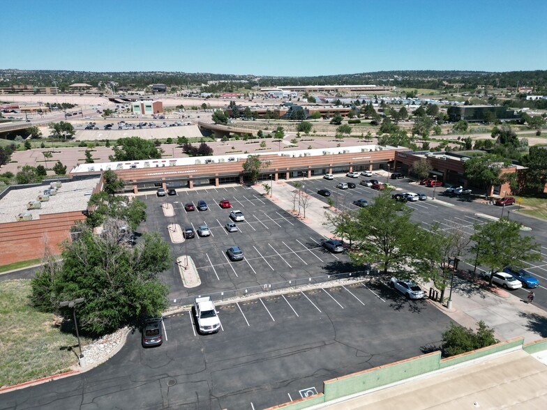 401-499 Woodmen Cor, Colorado Springs, CO à louer - Photo de l’immeuble – Image 3 sur 13