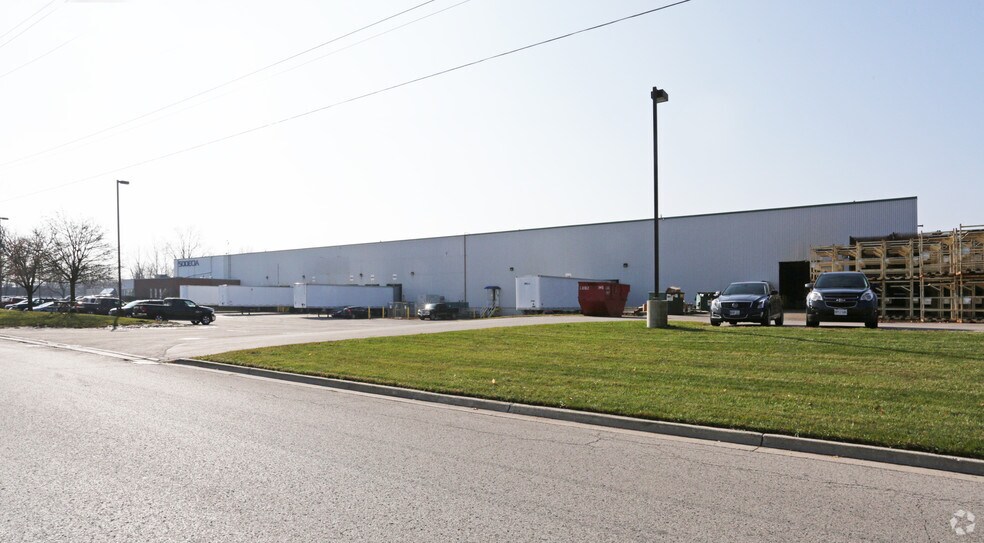 425 Sovereign Rd, London, ON à louer - Photo principale – Image 1 sur 2