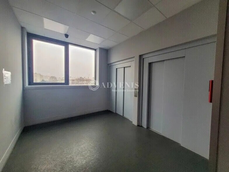Bureau dans Argenteuil à louer - Photo de l’immeuble – Image 2 sur 12