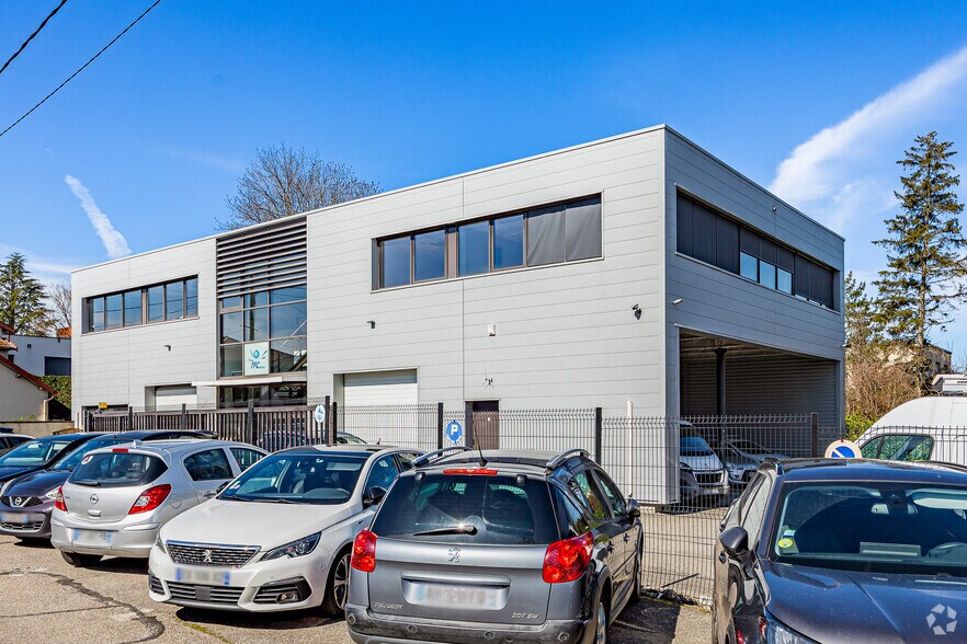 Local d'activités dans Champagne-au-Mont-d'Or à vendre - Photo principale – Image 1 sur 2