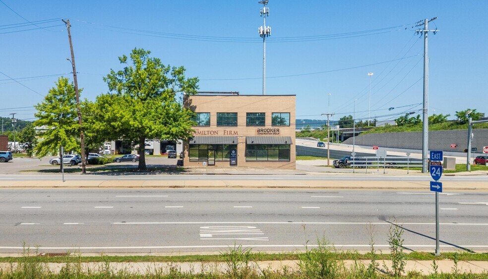 2401 Broad Street, Chattanooga, TN à vendre - Photo intérieure – Image 2 sur 52