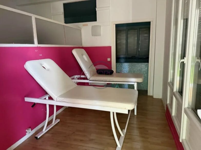 Local commercial dans Cagnes-sur-Mer à louer - Photo de l’immeuble – Image 3 sur 10
