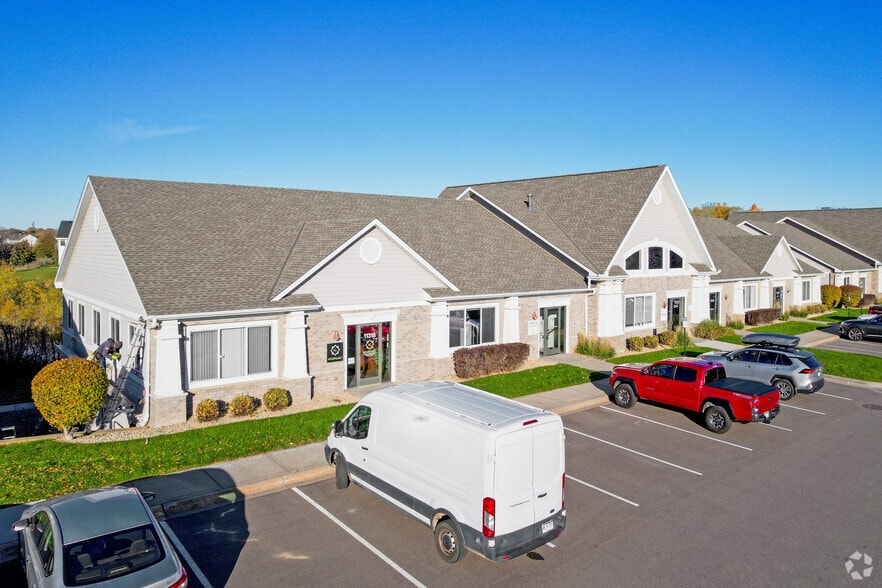 11310 86th Ave N, Maple Grove, MN à vendre - Photo principale – Image 1 sur 49