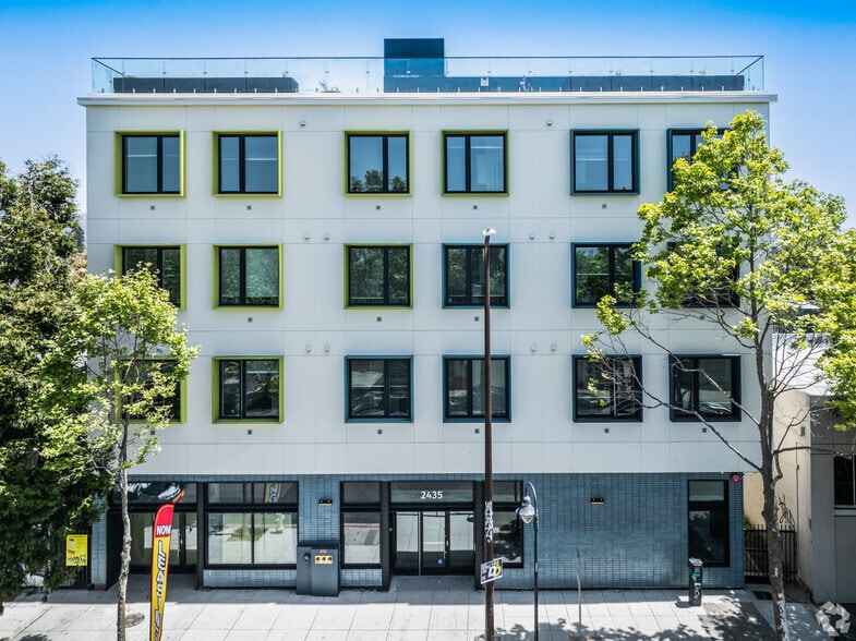 2435 San Pablo Ave, Berkeley, CA à louer - Photo de l’immeuble – Image 3 sur 6