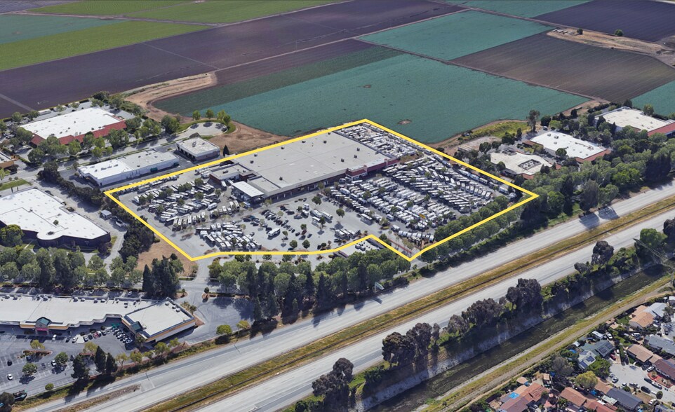 7900 Arroyo Cir, Gilroy, CA à louer - Photo de l’immeuble – Image 2 sur 10