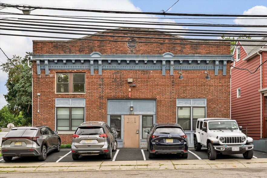338 Delawanna Ave, Clifton, NJ à vendre - Photo de l’immeuble – Image 1 sur 30