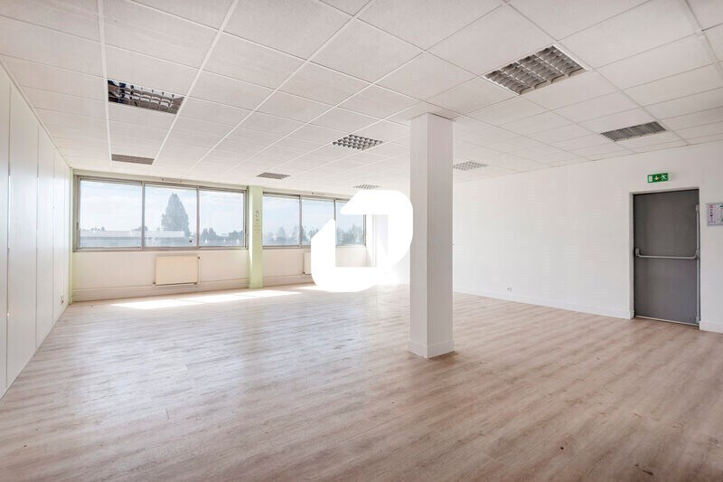 Bureau dans Trappes à vendre - Photo de l’immeuble – Image 3 sur 22