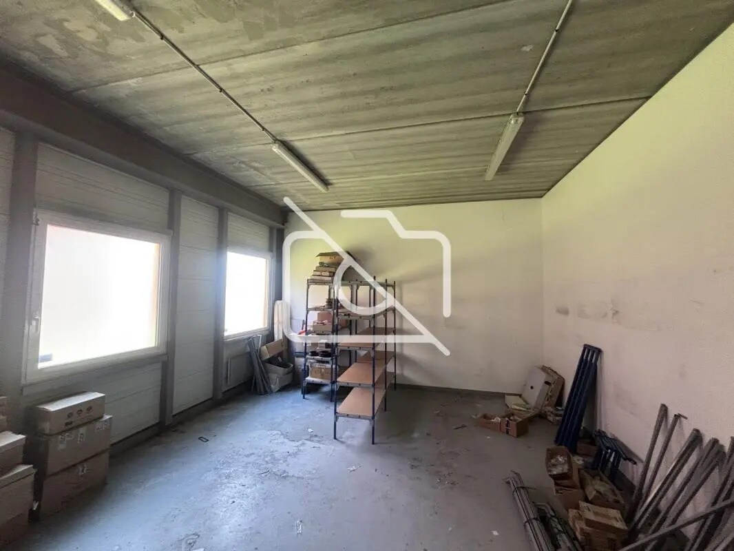 Industriel/Logistique dans Champs-sur-Marne à louer Photo de l’immeuble– Image 1 sur 7