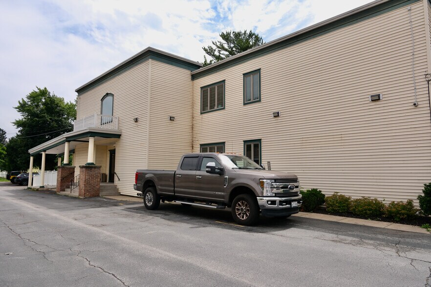4085 Seneca St, West Seneca, NY à louer - Photo de l’immeuble – Image 3 sur 18