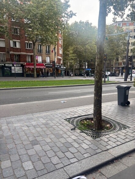 Local commercial dans Paris à louer - Photo de l’immeuble – Image 1 sur 1