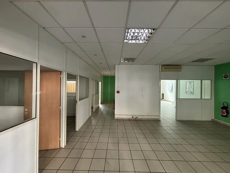 Local commercial dans Lyon à louer - Photo de l’immeuble – Image 2 sur 2