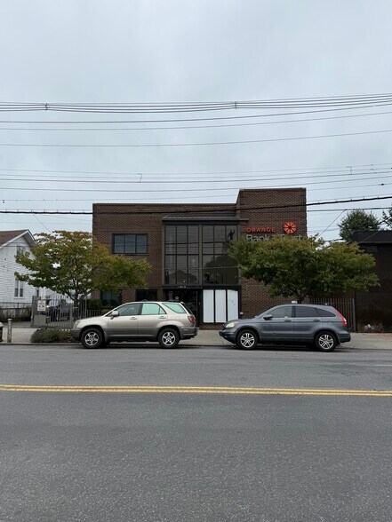 3485 E Tremont Ave, Bronx, NY à louer - Photo de l’immeuble – Image 3 sur 5