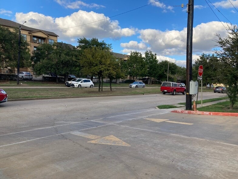 12923 W Bellfort Blvd, Sugar Land, TX à vendre - Photo de l’immeuble – Image 2 sur 13