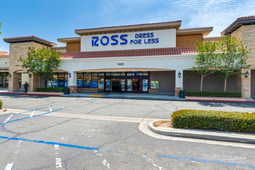 16755-16873 Valley Blvd, Fontana, CA à louer - Photo de l’immeuble – Image 3 sur 34