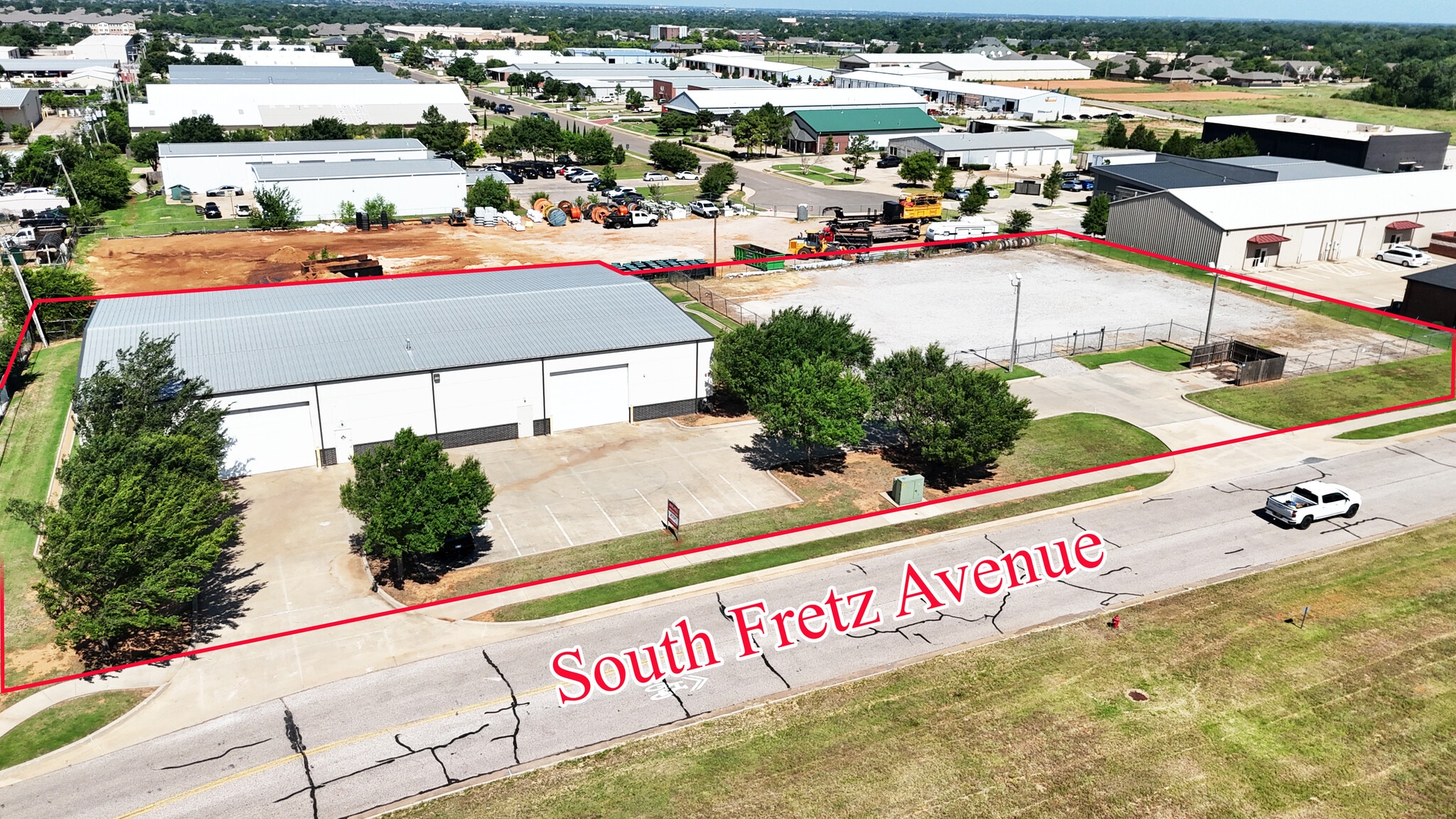 2325 South Fretz Avenue, Edmond, OK à louer Aérien– Image 1 sur 8