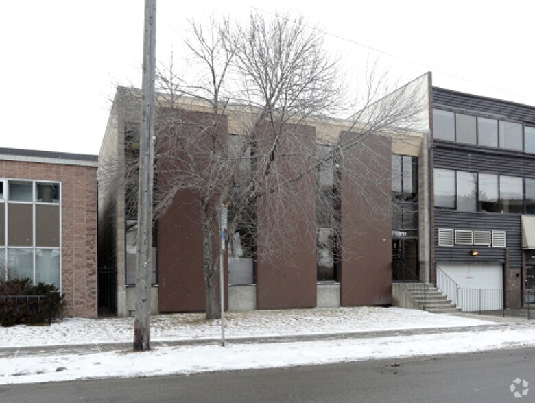 1721 10th Ave SW, Calgary, AB à vendre - Photo de l’immeuble – Image 2 sur 8