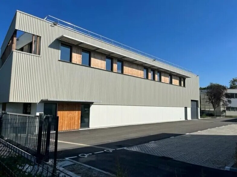 Industriel/Logistique dans Gradignan à louer - Photo de l’immeuble – Image 1 sur 4