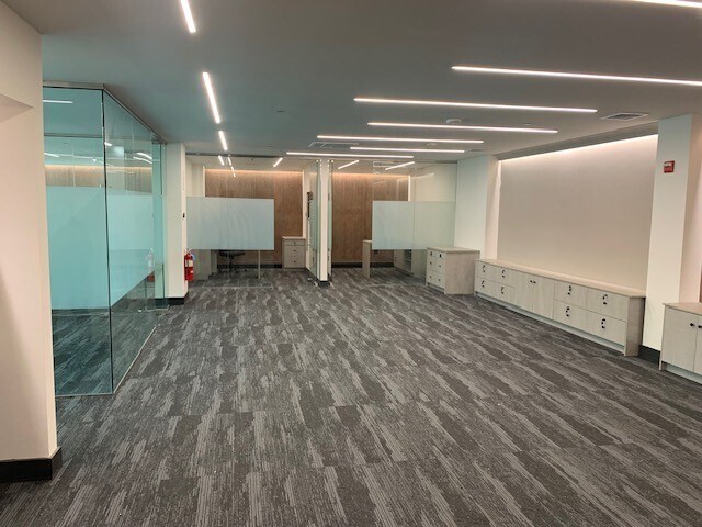 399 W John St, Hicksville, NY à louer - Photo intérieure – Image 3 sur 4