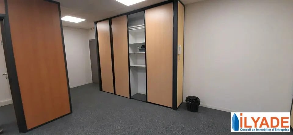 1140 Rue André Ampère, Aix-en-Provence à louer - Photo de l’immeuble – Image 2 sur 7
