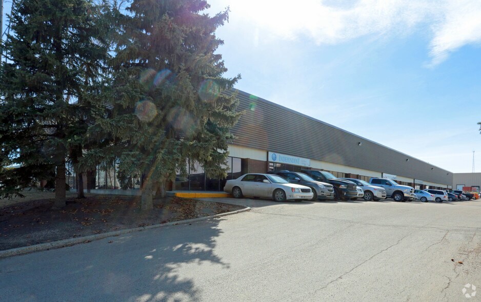 9523-9539 41st Ave, Edmonton, AB à louer - Photo de l’immeuble – Image 3 sur 8