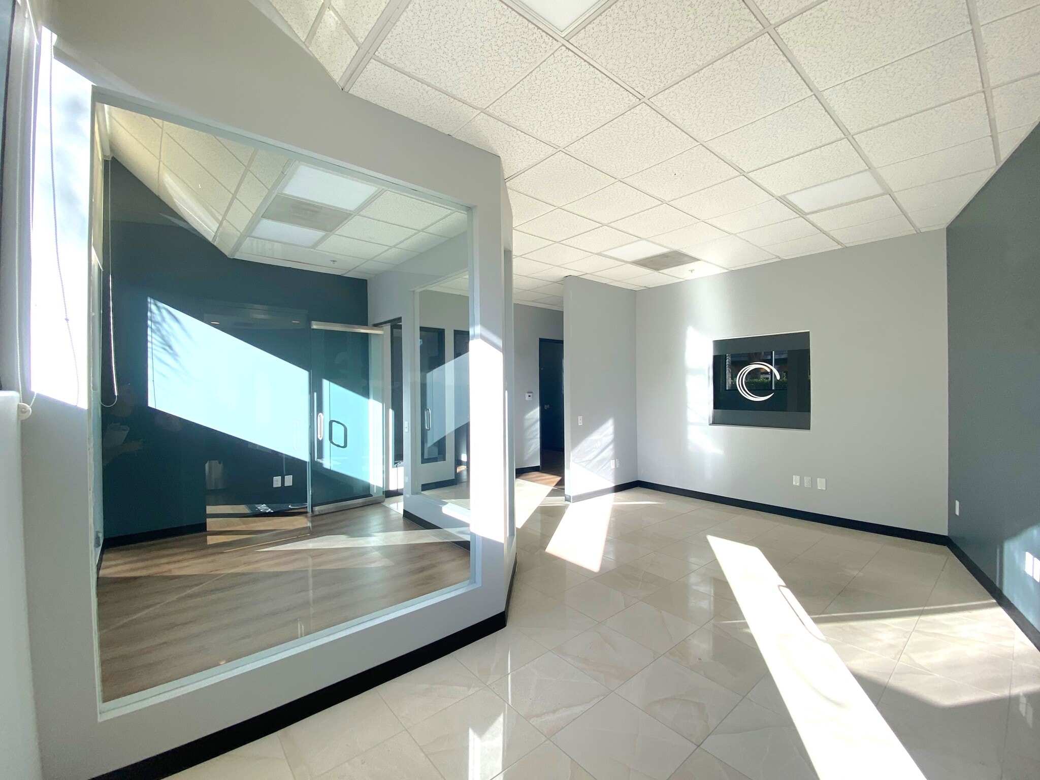 415 Laurel St, San Diego, CA à louer Photo intérieure– Image 1 sur 5