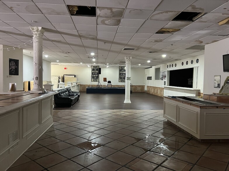 16805 NW 12th Ave, Miami, FL à louer - Photo de l’immeuble – Image 1 sur 17