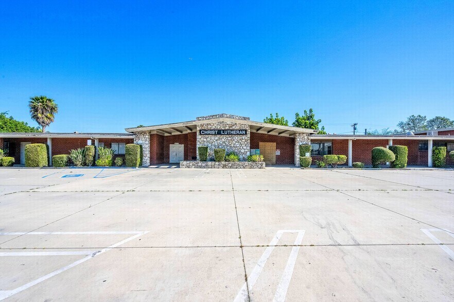 7707 Florence Ave, Downey, CA à vendre - Photo de l’immeuble – Image 1 sur 25