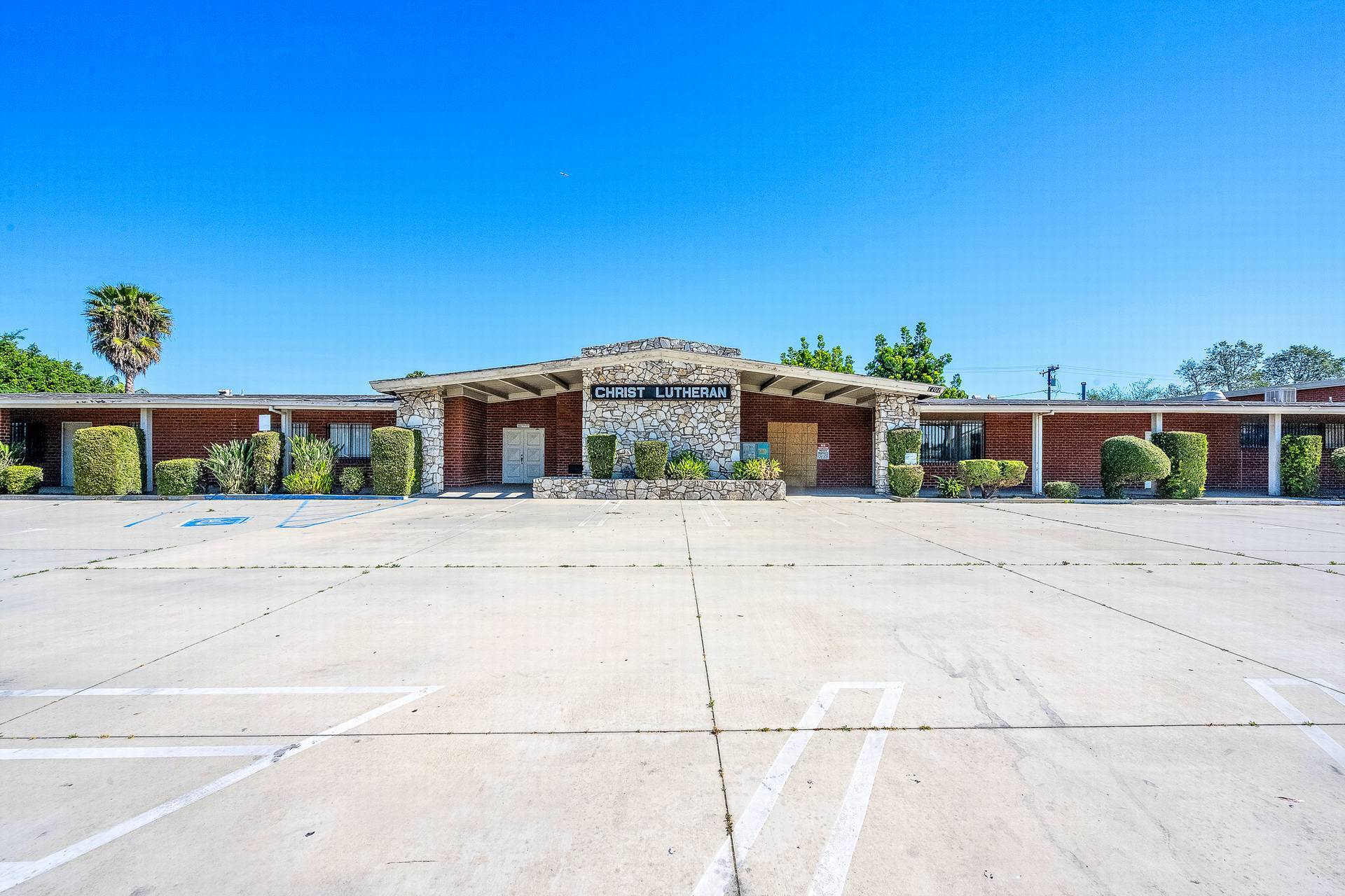 7707 Florence Ave, Downey, CA à vendre Photo de l’immeuble– Image 1 sur 26