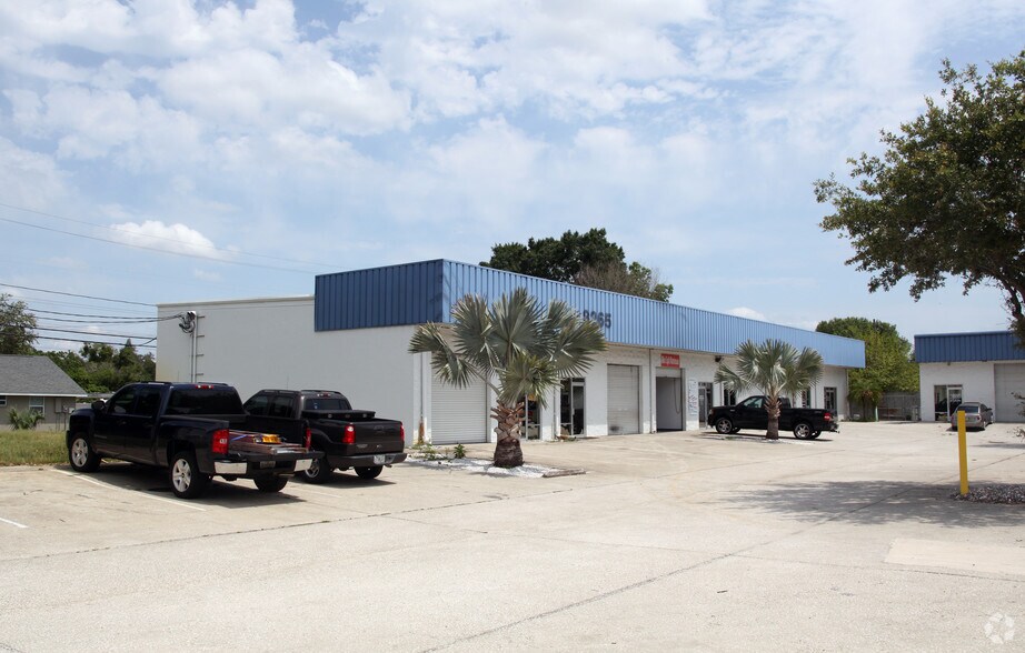 8207-8265 Causeway Blvd, Tampa, FL à louer - Photo de l’immeuble – Image 3 sur 13