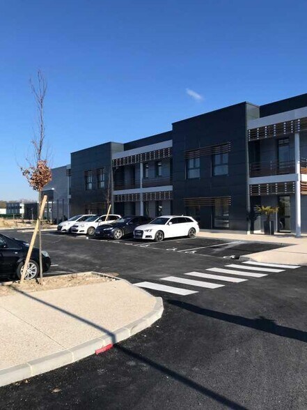 13 Avenue Du Parc Alata, Creil à louer - Photo de l’immeuble – Image 2 sur 12