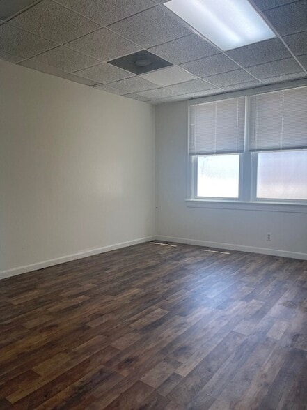 106 W Lime Ave, Monrovia, CA à louer - Photo intérieure – Image 2 sur 13