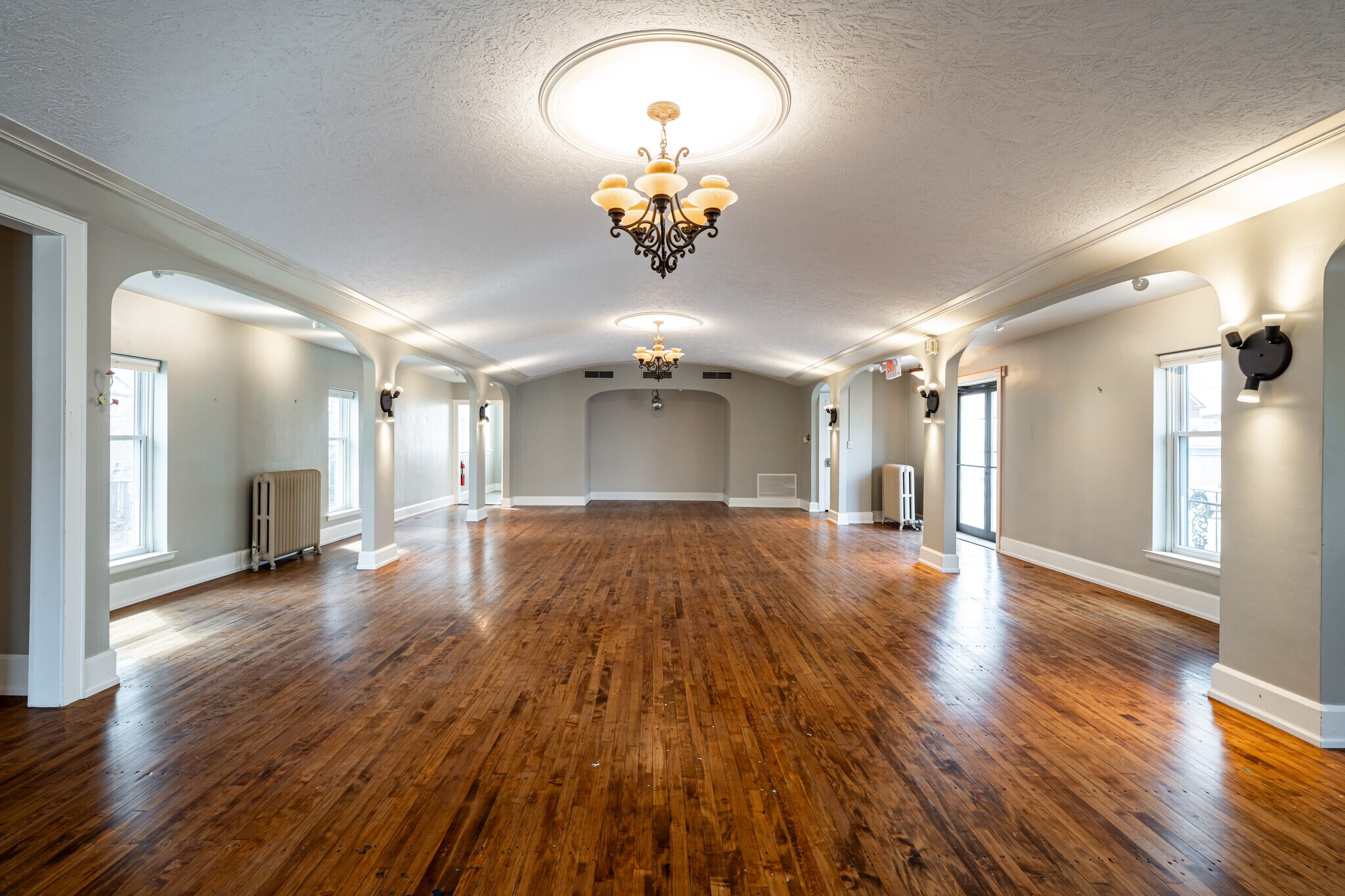 3701 E Layton Ave, Cudahy, WI à vendre Photo de l’immeuble– Image 1 sur 64