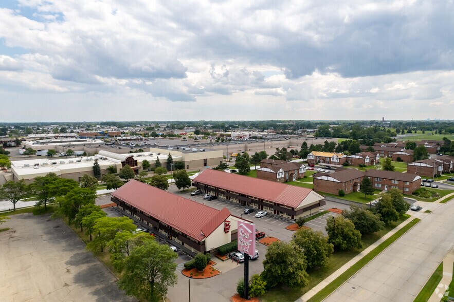 32511 Concord Dr, Madison Heights, MI à vendre - Aérien – Image 3 sur 11