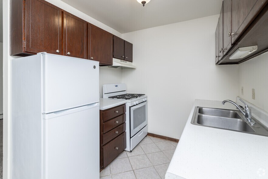 5209 Xerxes Ave N, Minneapolis, MN à vendre - Photo intérieure – Image 2 sur 12
