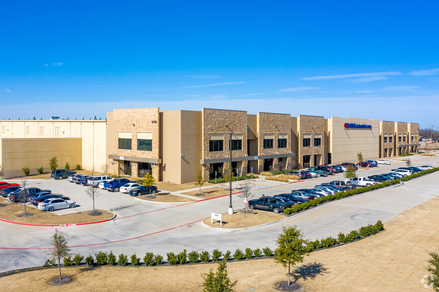 2119 N I-35 E, DeSoto, TX à louer - Photo de l’immeuble – Image 3 sur 24