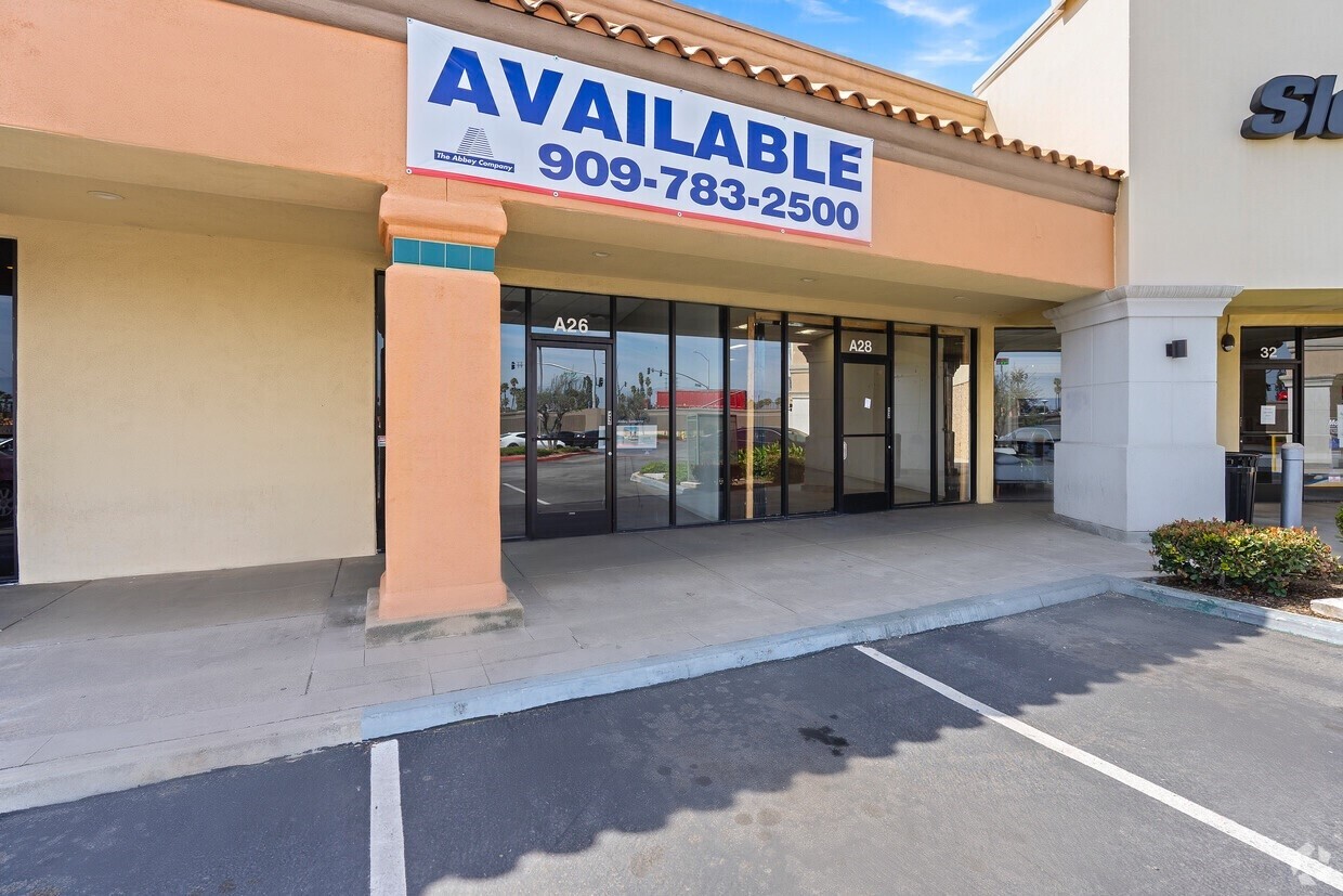 1200-1330 E Washington St, Colton, CA à louer Photo de l’immeuble– Image 1 sur 7